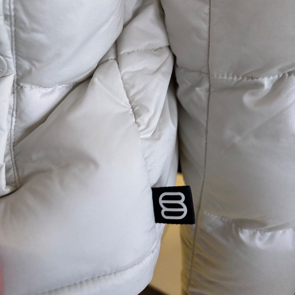 New womens medium Aritzia The Super (RE) Puff shorty coat - Picture 4 of 9